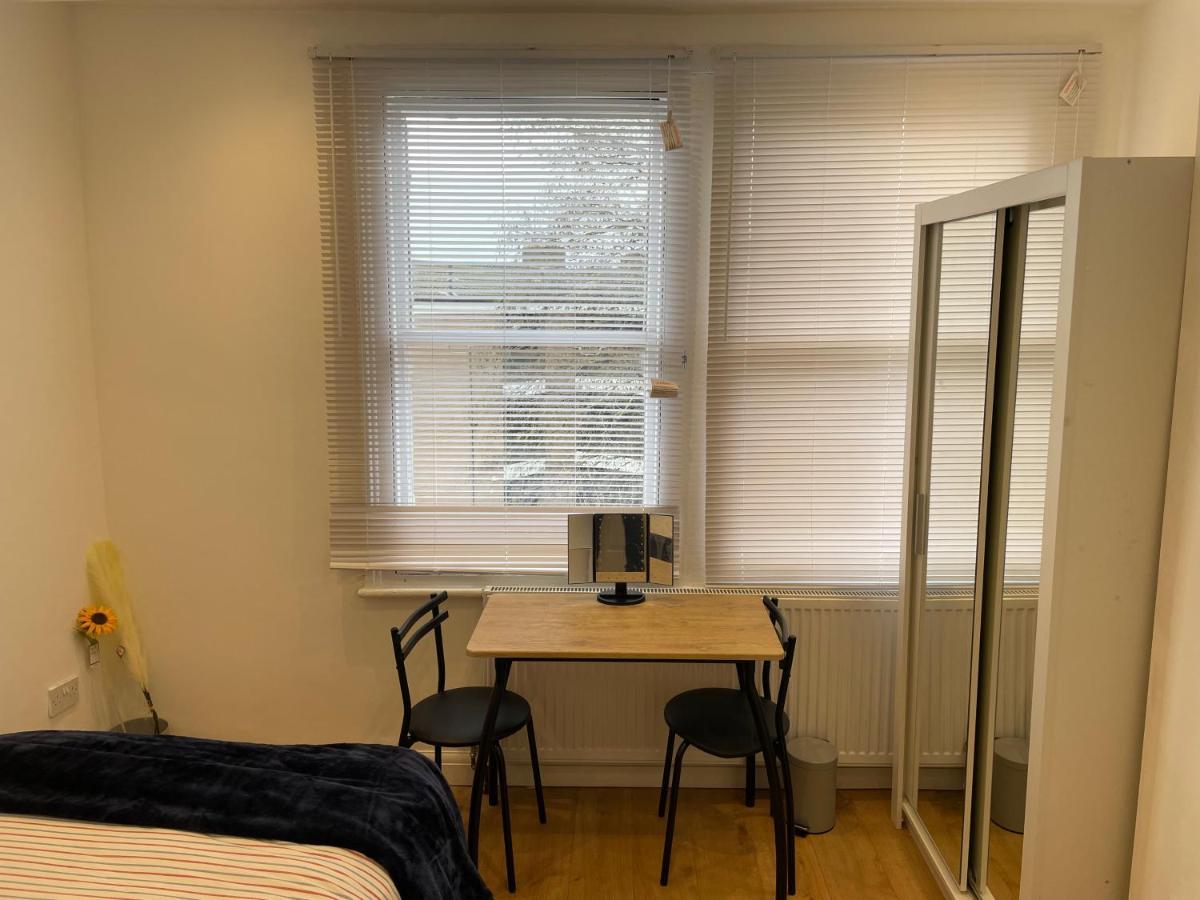 Self-Contained Flat On The 2Nd Floor You Will Share With One Other Guest, In A Family House 2 Minutes Walk From Tufnell Park Station 2Nd Floor With Stairs London Kültér fotó