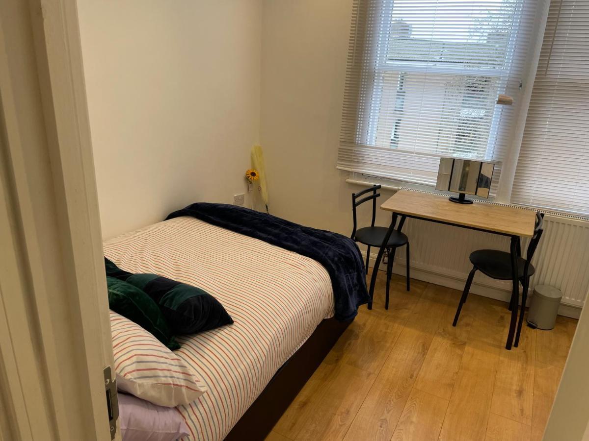 Self-Contained Flat On The 2Nd Floor You Will Share With One Other Guest, In A Family House 2 Minutes Walk From Tufnell Park Station 2Nd Floor With Stairs London Kültér fotó